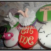Alice in Wonderland themed cupcakes