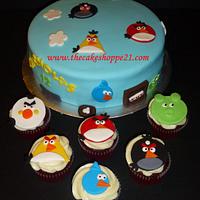 Angry Birds cake and cupcakes