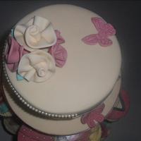 Vintage style wedding top cake and matching cupcakes
