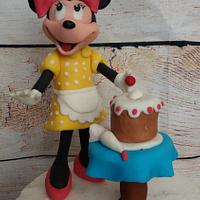 minnie mouse making cake...