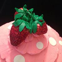 Strawberry smash cake