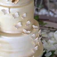 Butterflies & Roses Wedding cake