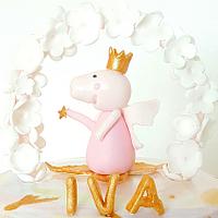 Elegant Peppa pig cake