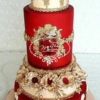 Majestic and flowery wedding cake