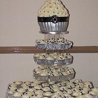 Large wedding cupcake and 100 cupcakes