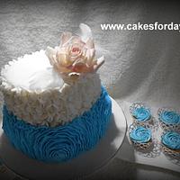 wedding cake in blue