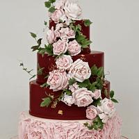 Marsala and pink wedding cake with english roses and ivy