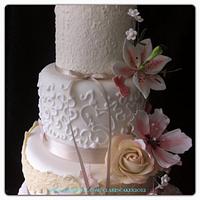 lace and flowers Wedding cake