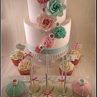 Rose & Pom Pom wedding cake