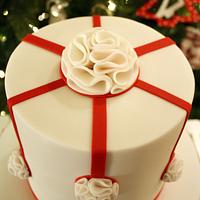Ruffle bauble Christmas cake