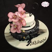 Black and white cake whit an elegant phalaenopsis orchid