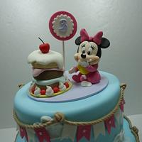 Minnie eats her cake!