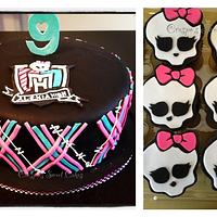 Monster High cake & cupcakes