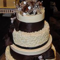 Jeweled Brooche wedding cake