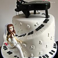 PIANO WEDDING CAKE