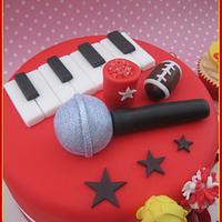 'Glee' Birthday Cake & Cupcakes