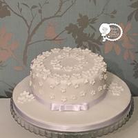 Simple white flower rememberance cake