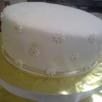 White & Gold First Communion Cake and Cupcakes