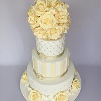 Cream color roses wedding cake