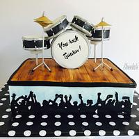 Drum set cake