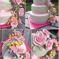 Weddingcake with sugar flowers