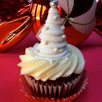 Red Velvet Holiday Cupcakes